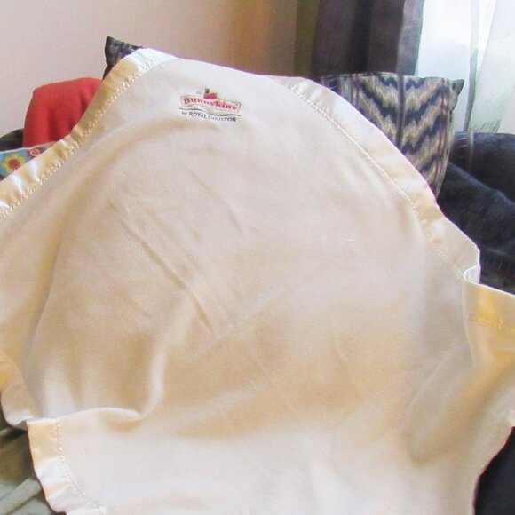 Royal Doulton Bunnykins Baby Blanket, Perfect for the Bunnykin Collector  J544 - Picture 1 of 4